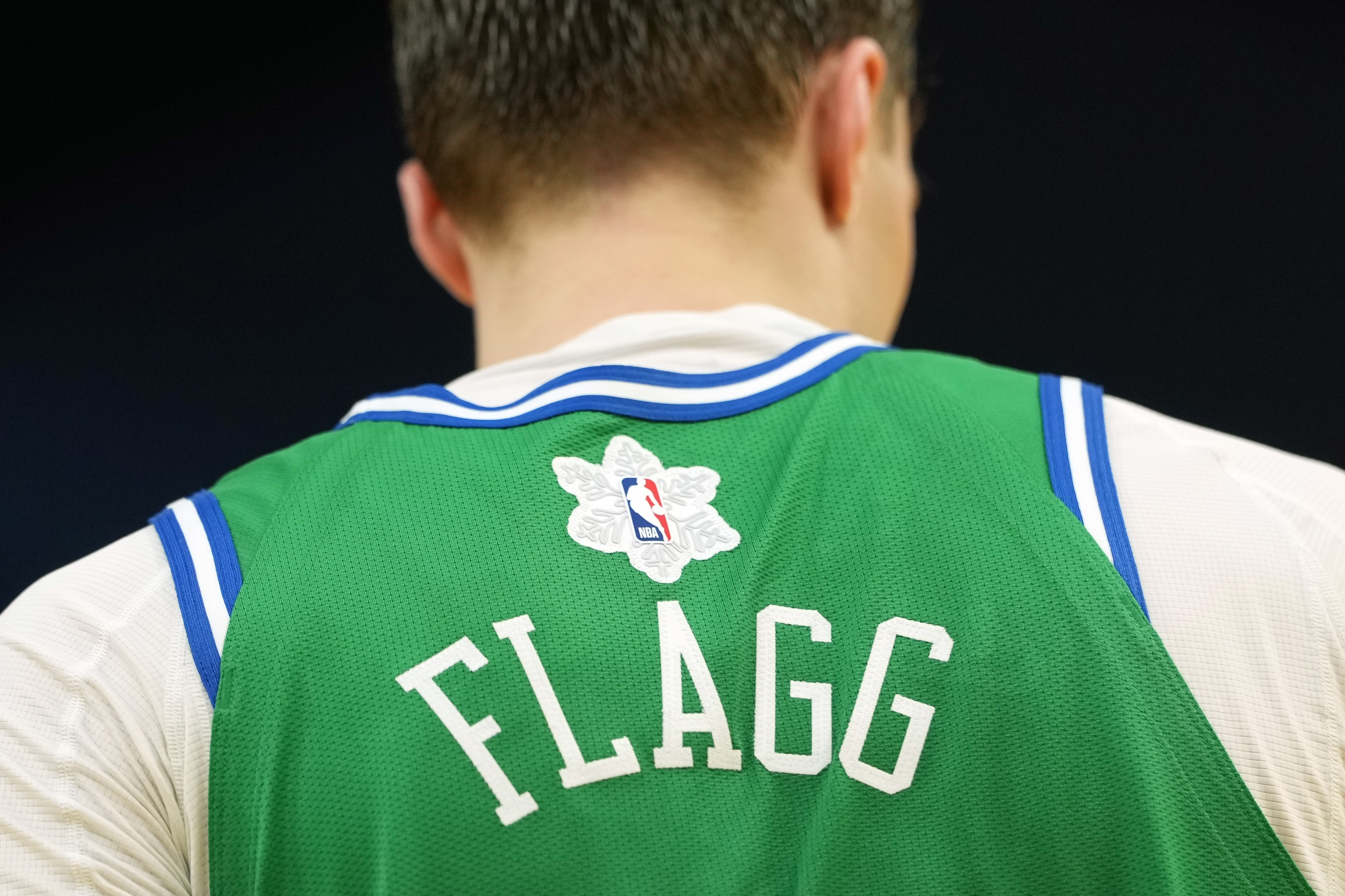 此役弗拉格出战38分钟，投篮29中20，三分5中3，罚球6中6，得到49分10篮