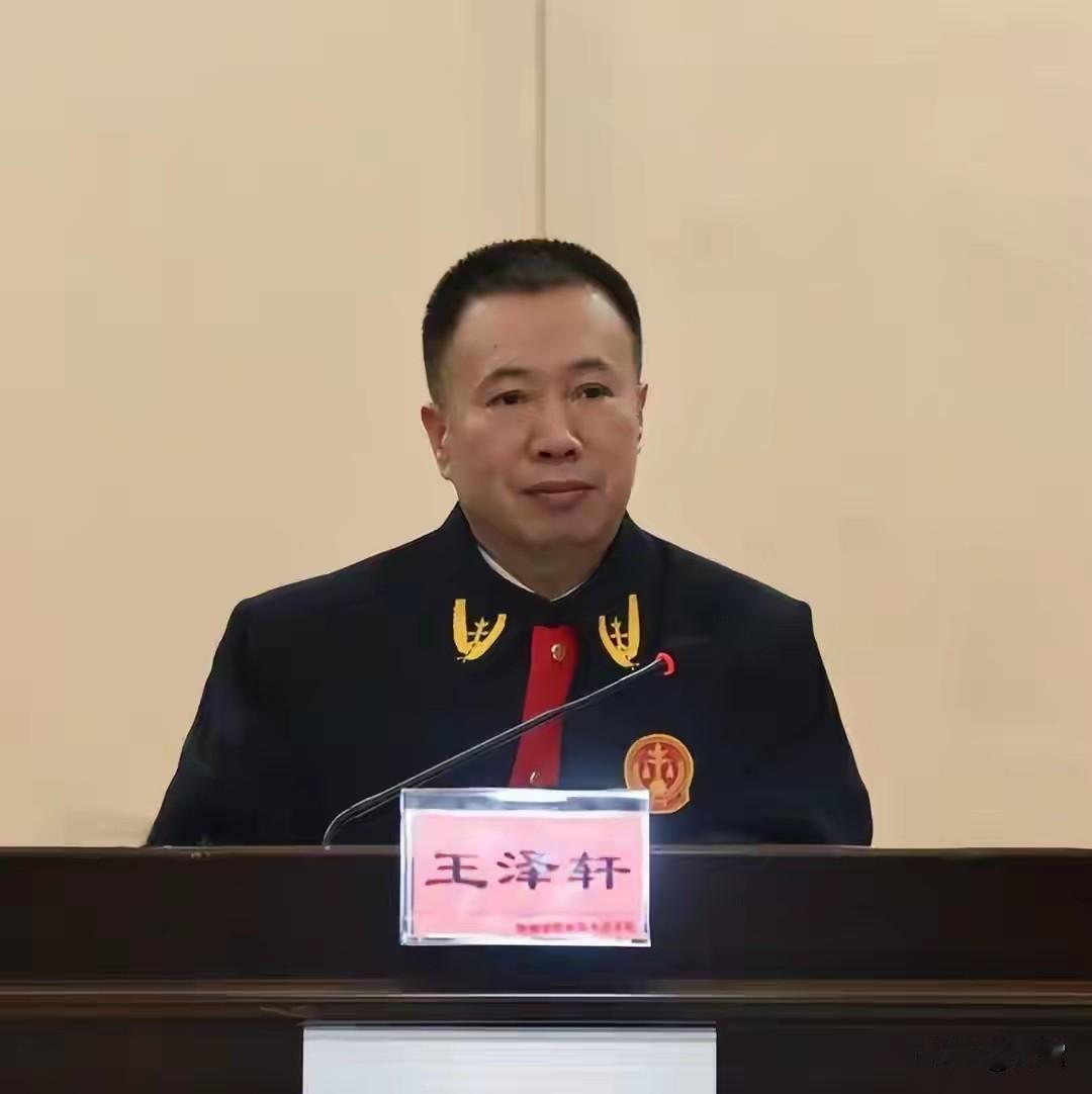 天下奇闻！成都一法院院长兼职律师，贪污腐败玩出了新高度。可能大家对于贪污腐败现