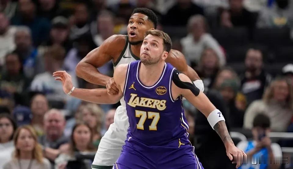 东契奇全场19次出手，20次罚球，平均每出手一次就有一次罚球。19次出手有11次