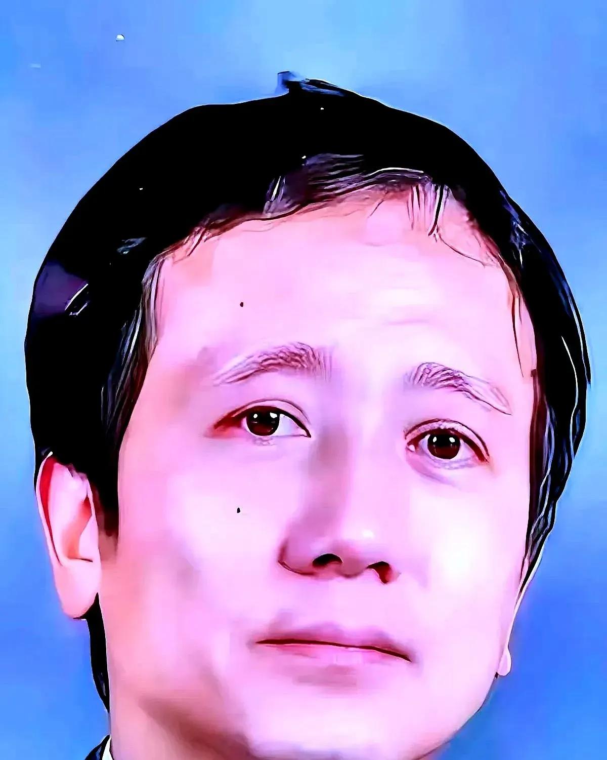 中南大学连夜撕掉龙大瑞的海报，动作快到连胶水都没干透，校方怕的不是海报，怕的是海
