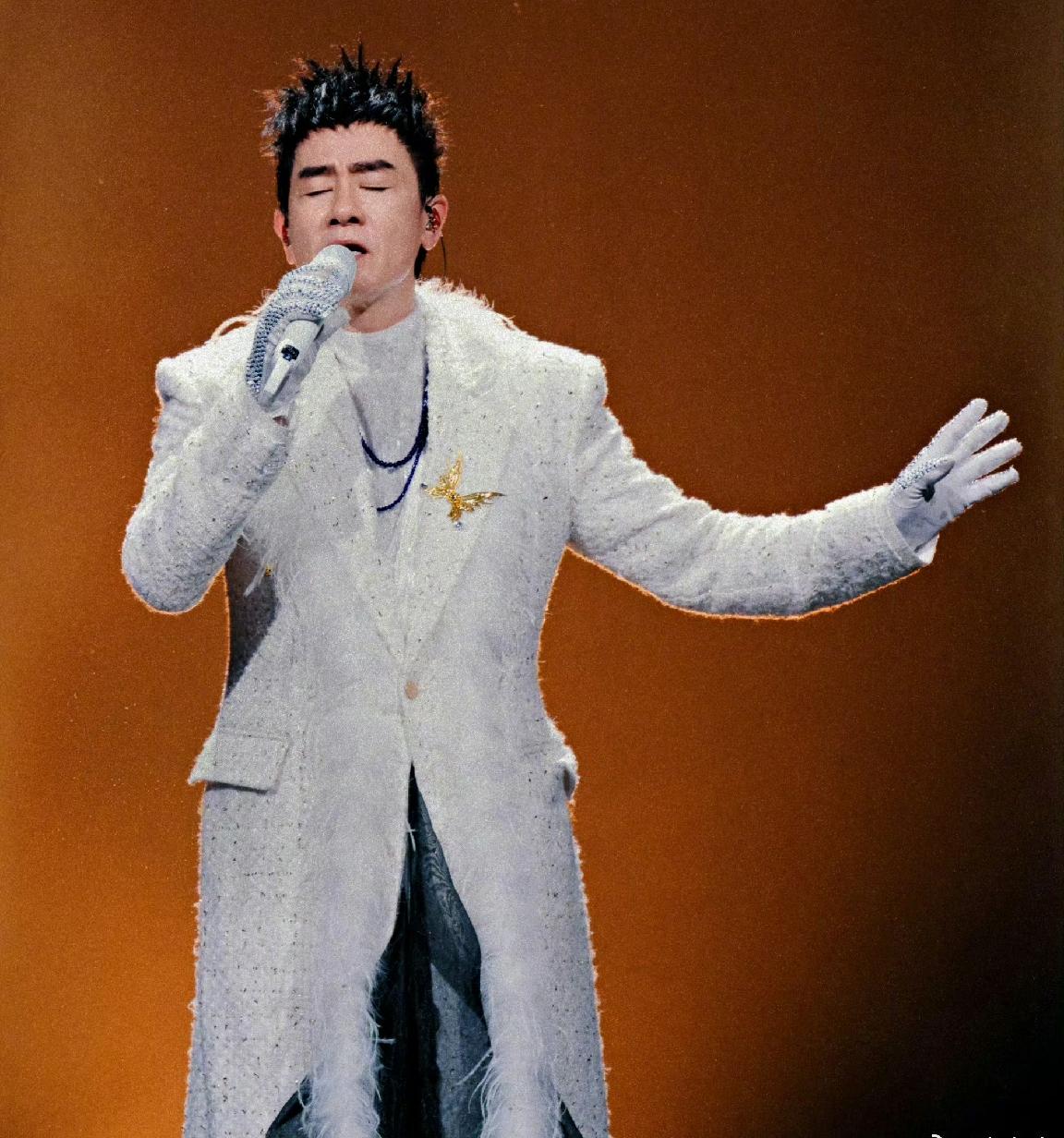 陈楚生广州场嘉宾是陈小春，他跟大湾区的哥哥们交情真不错哦！追光吧哥哥结交了吴镇