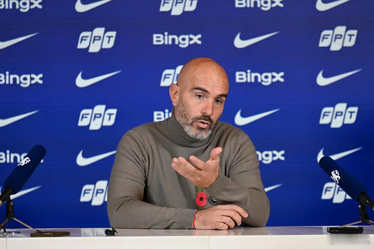 我坚信，每家英超俱乐部必然有一些御用记者。比如伯恩利对阵切尔西赛前发布会，一位记