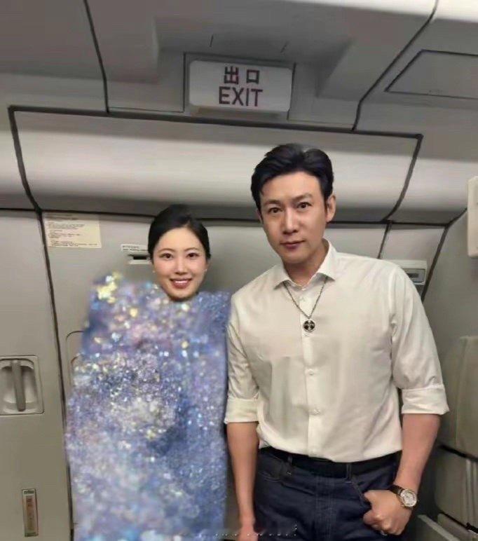 空姐这衣服的马赛克是不是离谱了点啊​​​