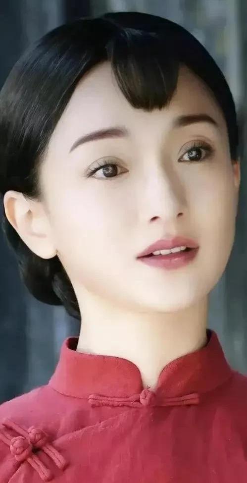 周迅出演电视剧红高粱的时候，已经40岁了，看着还是水灵灵的小姑娘，饰演19岁的九