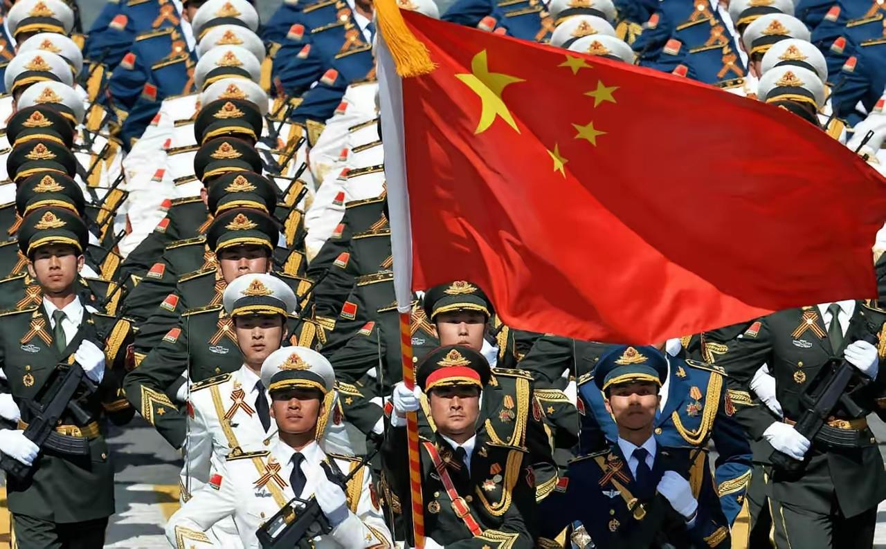 中国军费在2026年增长7%，美媒“彭博社”声称，中国军费开支的“每一次增长都应