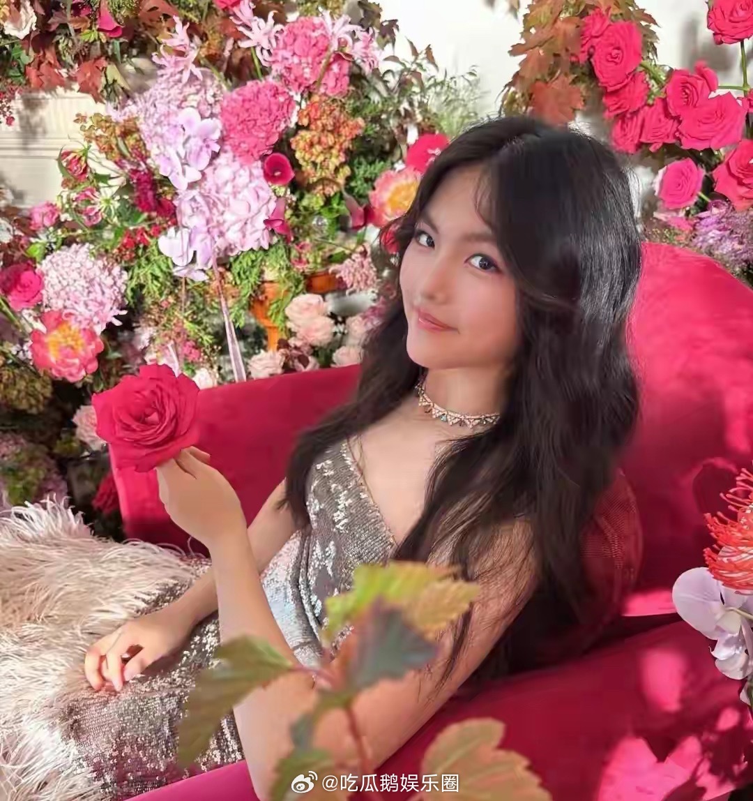 李湘晒女儿收到七夕节礼物，王诗龄穿限量款高跟鞋，明艳动人！！！​​​