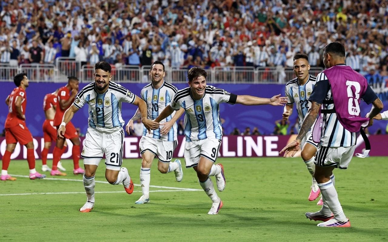 虽然阿根廷🇦🇷这届世界杯上的表现不是特别出色实力不是很强，不过这能怎么样？法