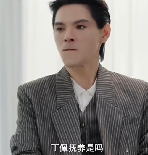 6月16日，向佐接受访谈，聊着聊着向佐突然爆料，自己还有一个同父异母的姐姐，更意
