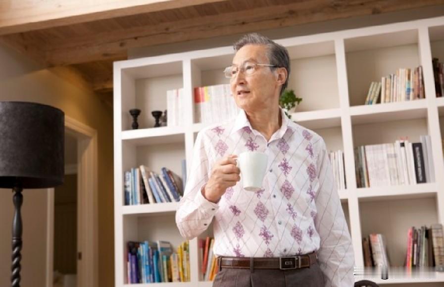 人老了，不要乱添衣，穿衣要讲究俗话说：“70岁不添衣”。个人觉得，用不到