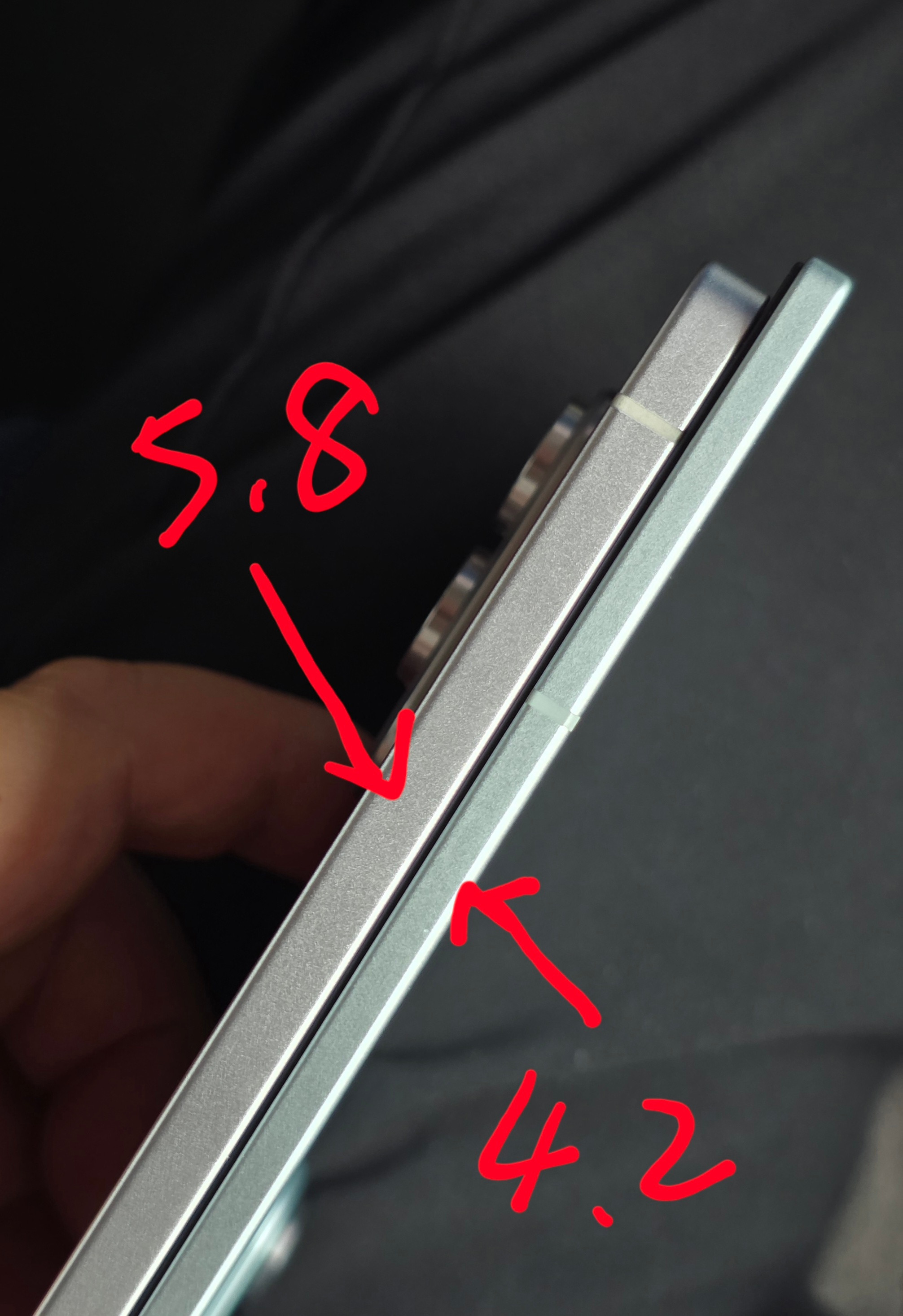 S25Edge你也有今天纵然5.8mm，但是在Fold7单边4.2mm厚度面