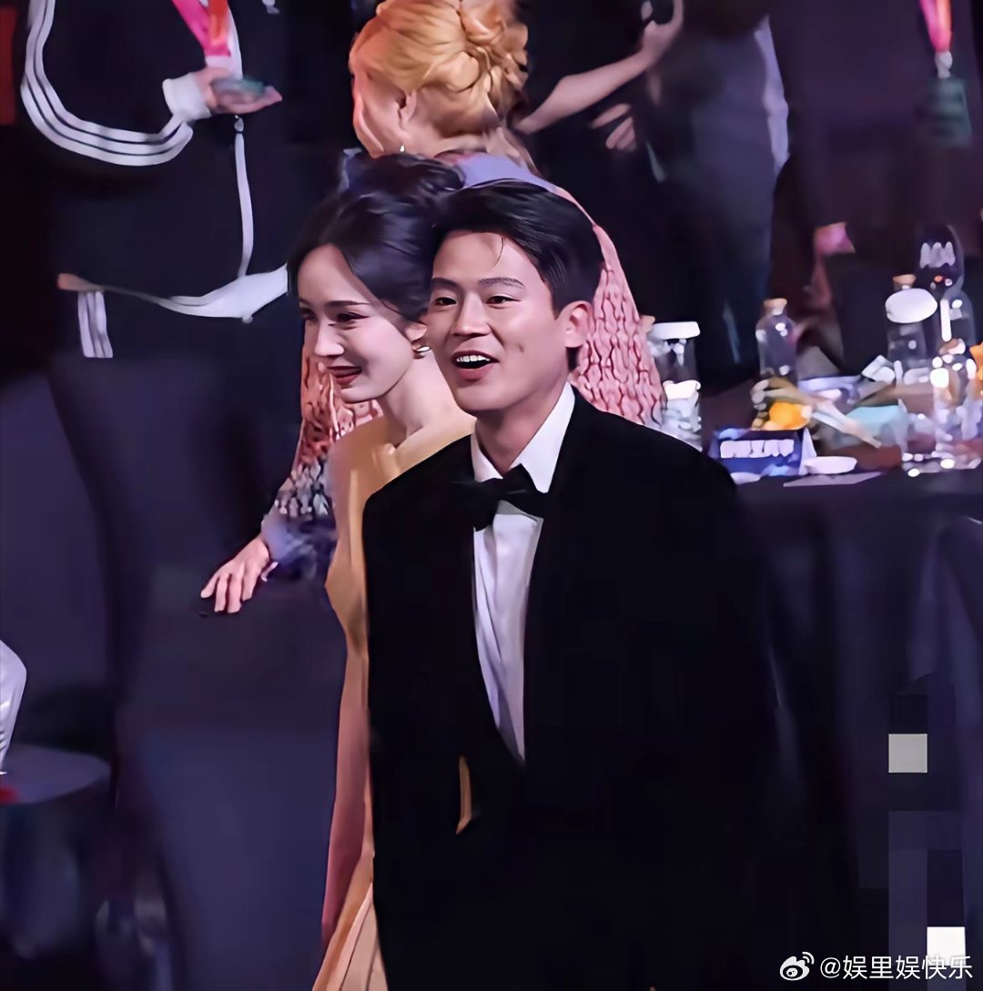 欧豪这个样子，真的没眼看了不是因为长得丑了也不是因为不喜欢他，而是因为他现在这个