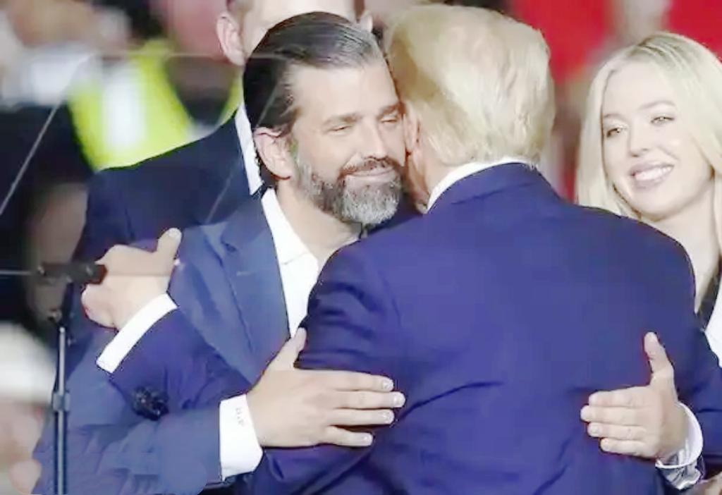 炸裂消息！特朗普家族又要杀回白宫？这一回，主角换人了！特朗普长子小唐纳德·特