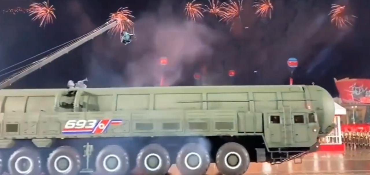 平壤举行阅兵仪式，“火星-20”型洲际弹道导弹亮相！据了解，“火星-20”是