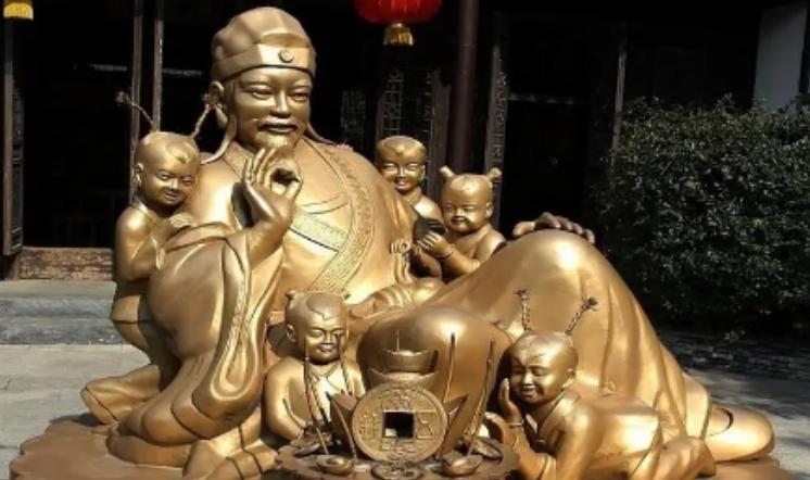 民间故事：一天朱元璋想找理由杀了沈万三，指着猪蹄子问：“万三，这是什么菜？”沈万
