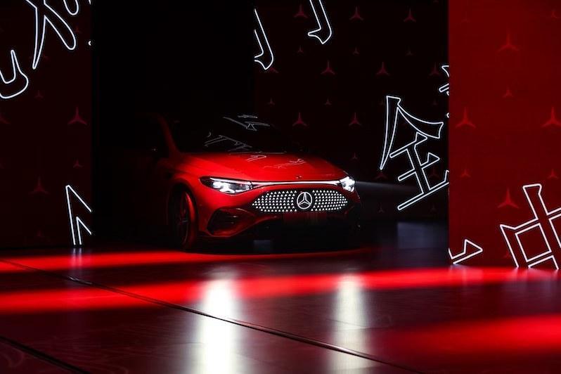 奔驰的纯电CLA，24.59万起售，我看了一下，作为BBA配置相当可以了。轴距