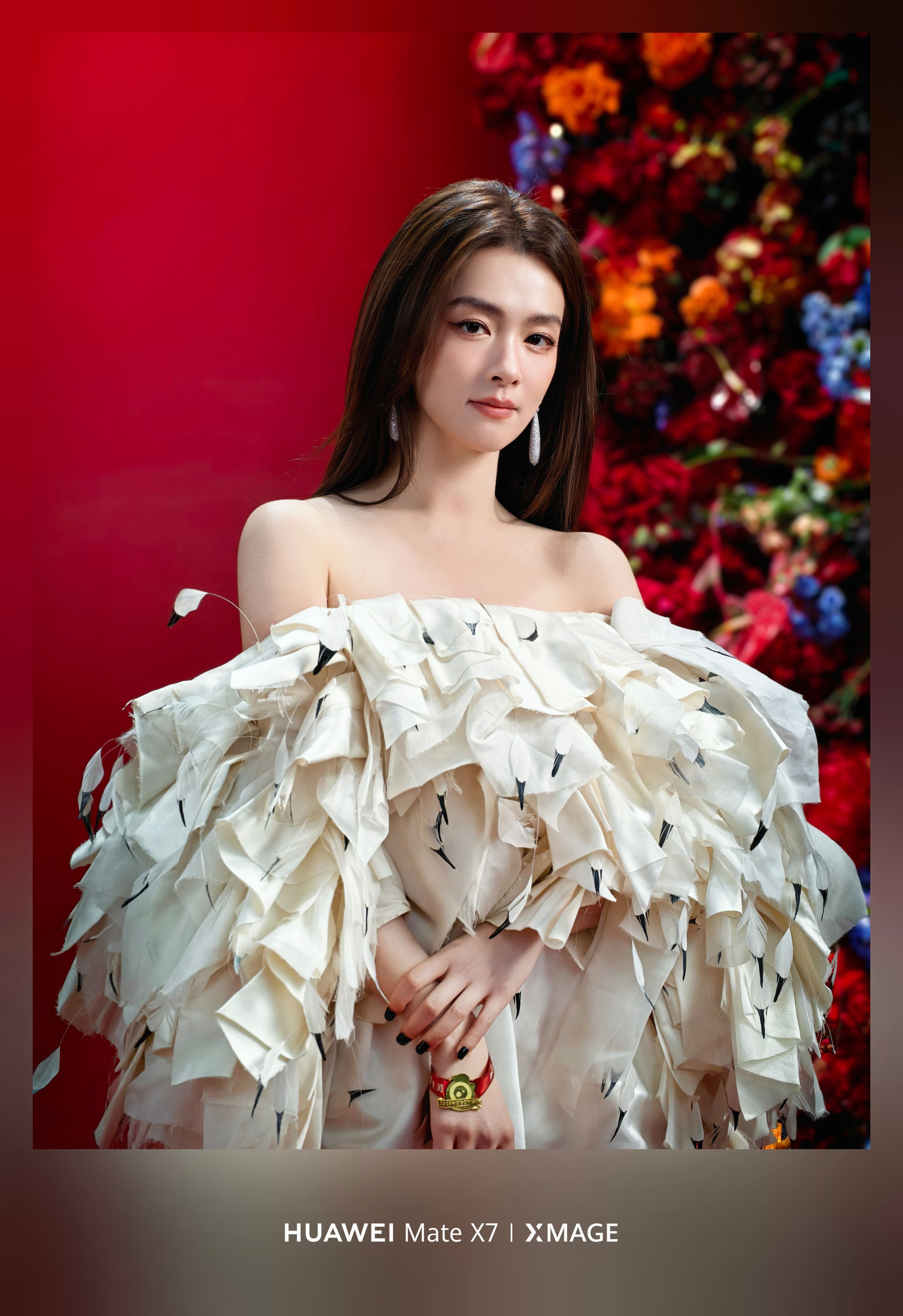 在微博之夜现场，华为MateX7直接把「装置区」变成了明星拍照的加时赛：入场