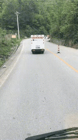 无人驾驶也蒙圈了。