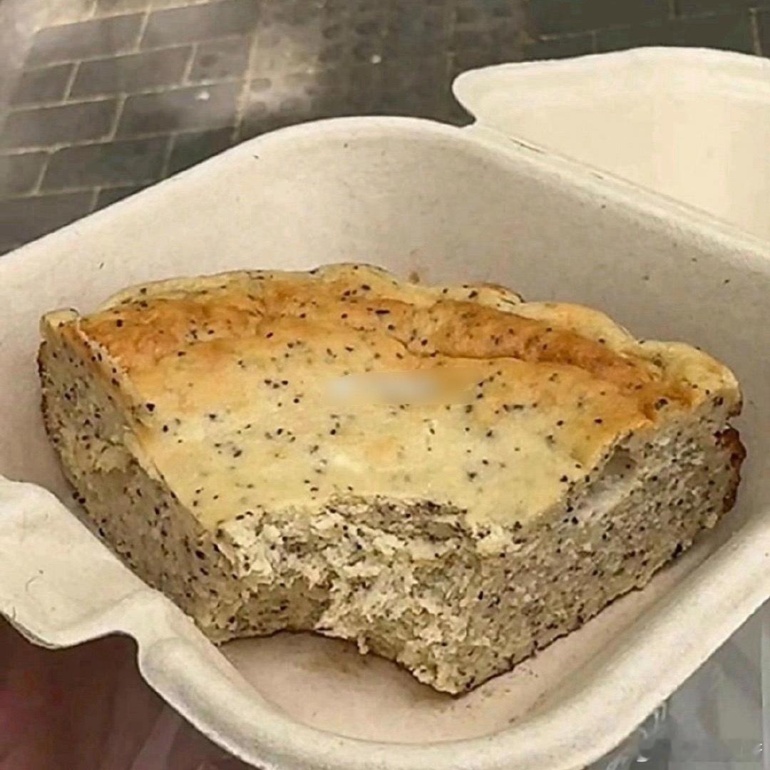 店家直接把用料成本印在包装上面，终于知道为什么蛋糕越来越贵了[笑着哭]​​​