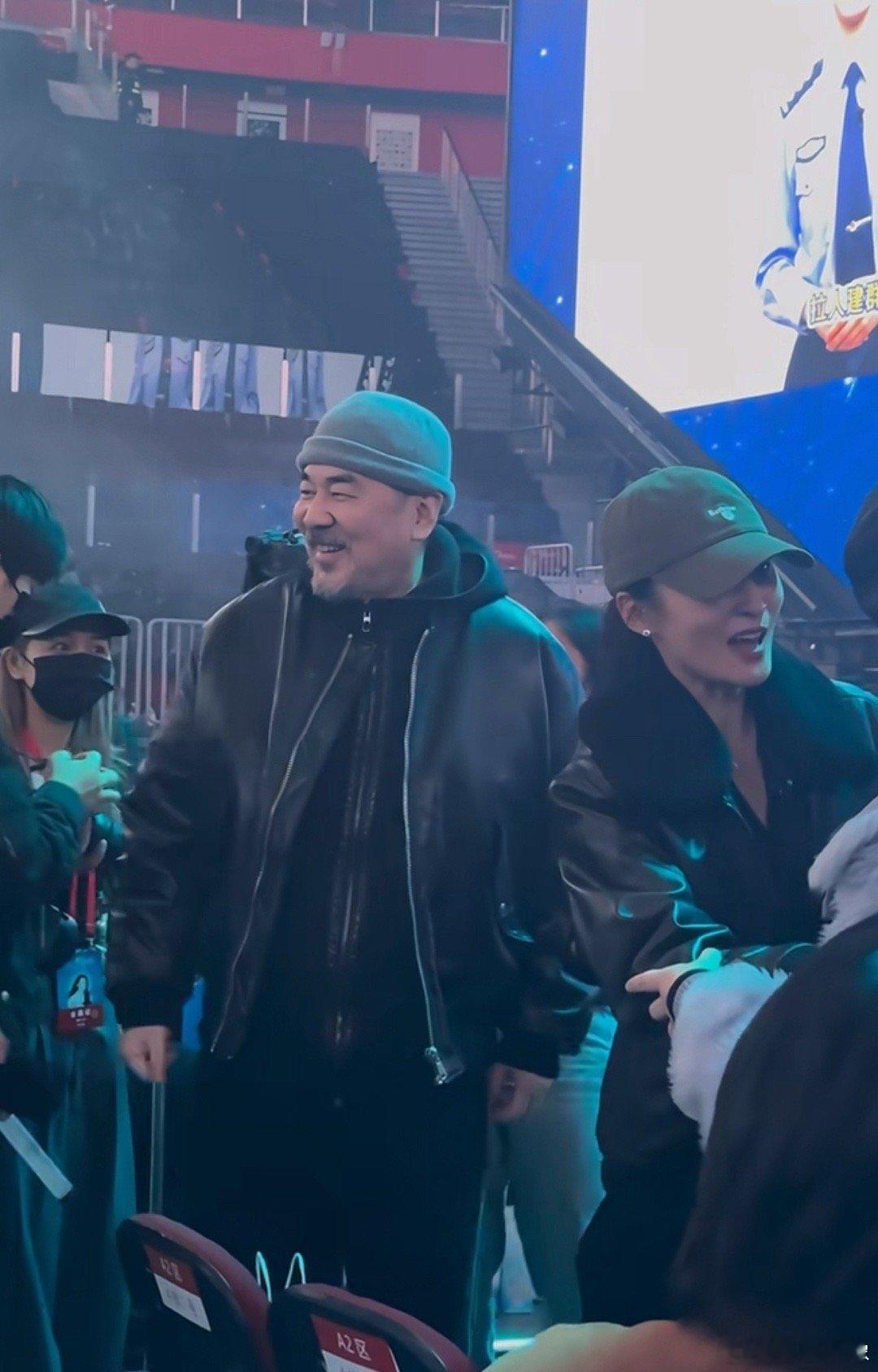 蒋勤勤是真抗老，不过也有可能是陈建斌太老显得她好年轻