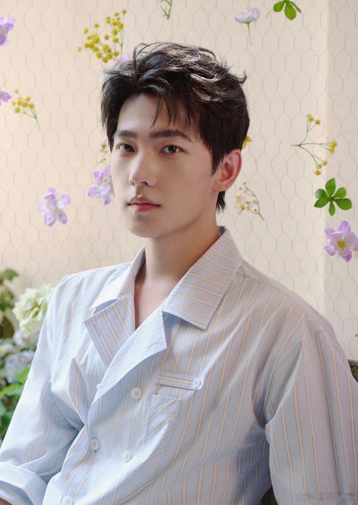 1.杨洋不敢学爱鞋男星那样秀恩爱，因为知道外界对他的恋情特别关注，一旦有任何过度