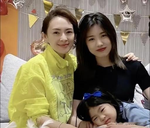 章子怡今天要高兴了！汪峰却不淡定了。原来是网友问葛荟婕说:你女儿把章子怡叫妈