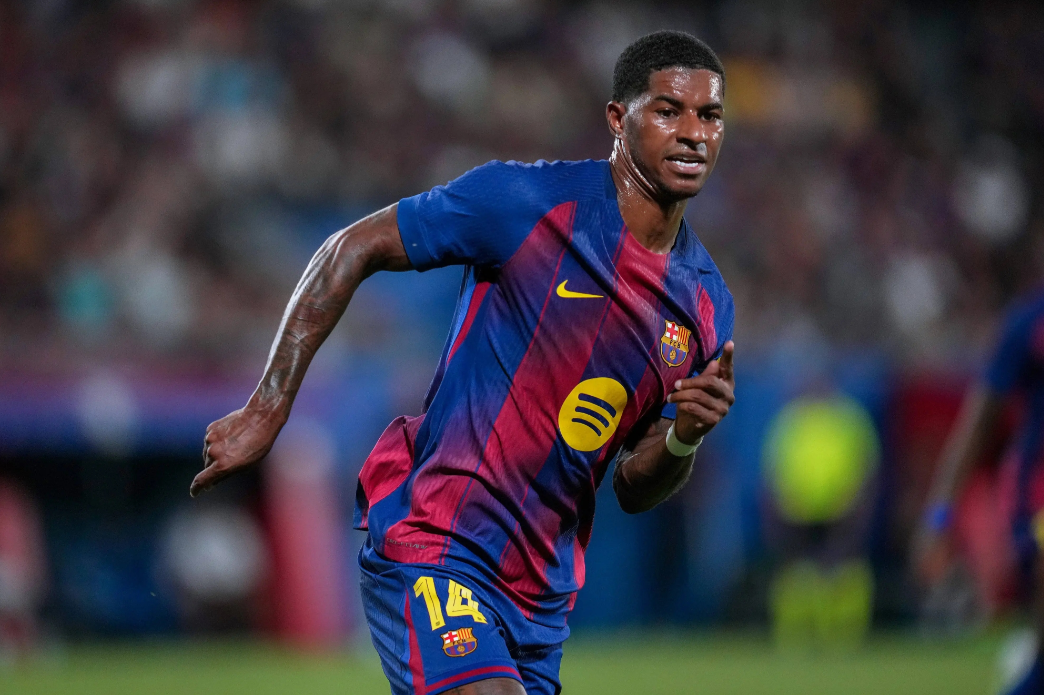 巴萨希望拉什福德像当年法布雷加斯一样，球员自掏腰包。英格兰主力边锋，10个球10