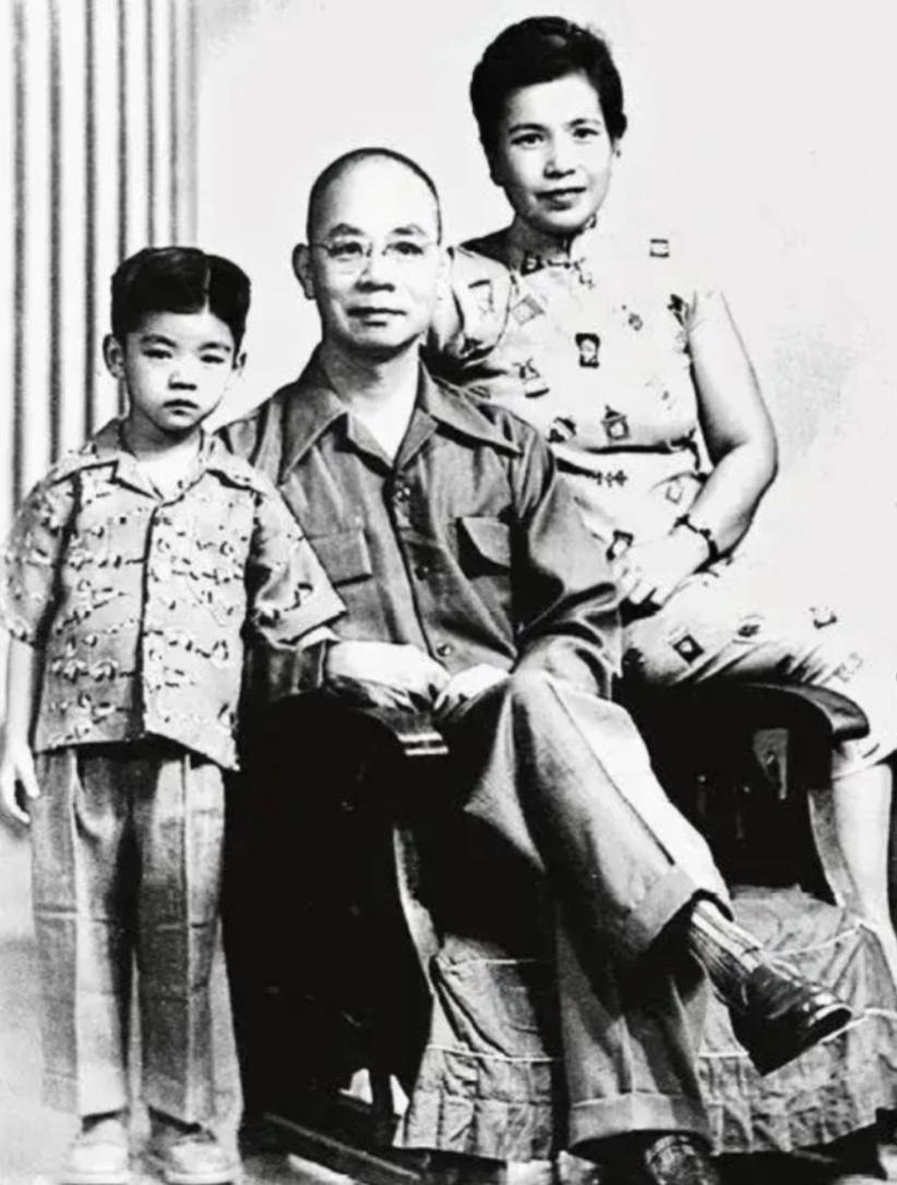 终于知道：这部剧为什么改名叫“沉默的荣耀”了……原来，吴石将军牺牲后，整整二十三