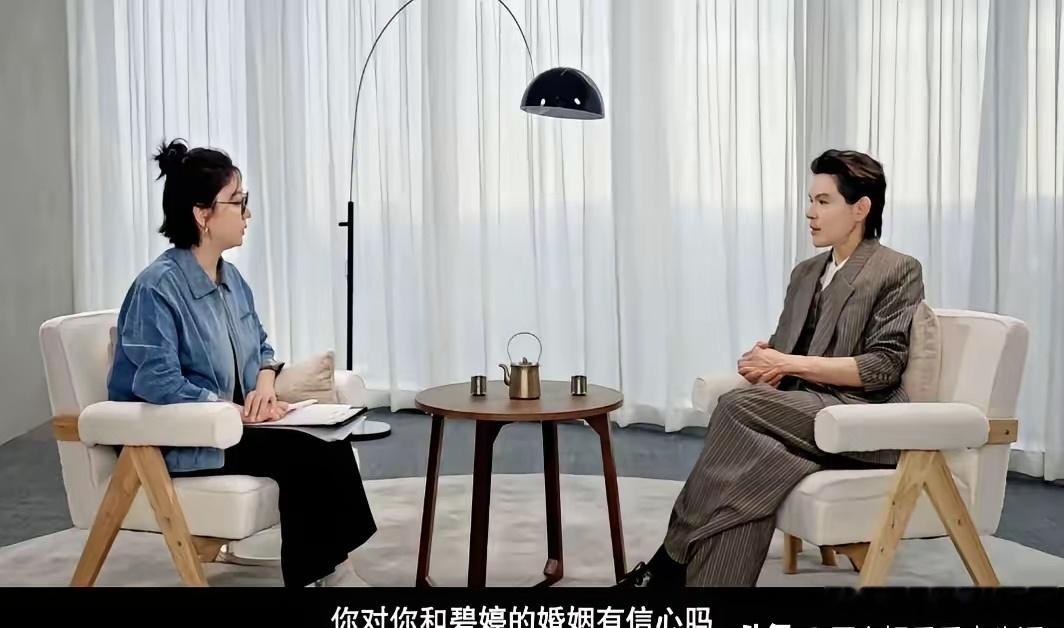 看完向佐的采访已经完全颠覆了大家对向佐的认知他的标签很多，都是别人给贴上去的