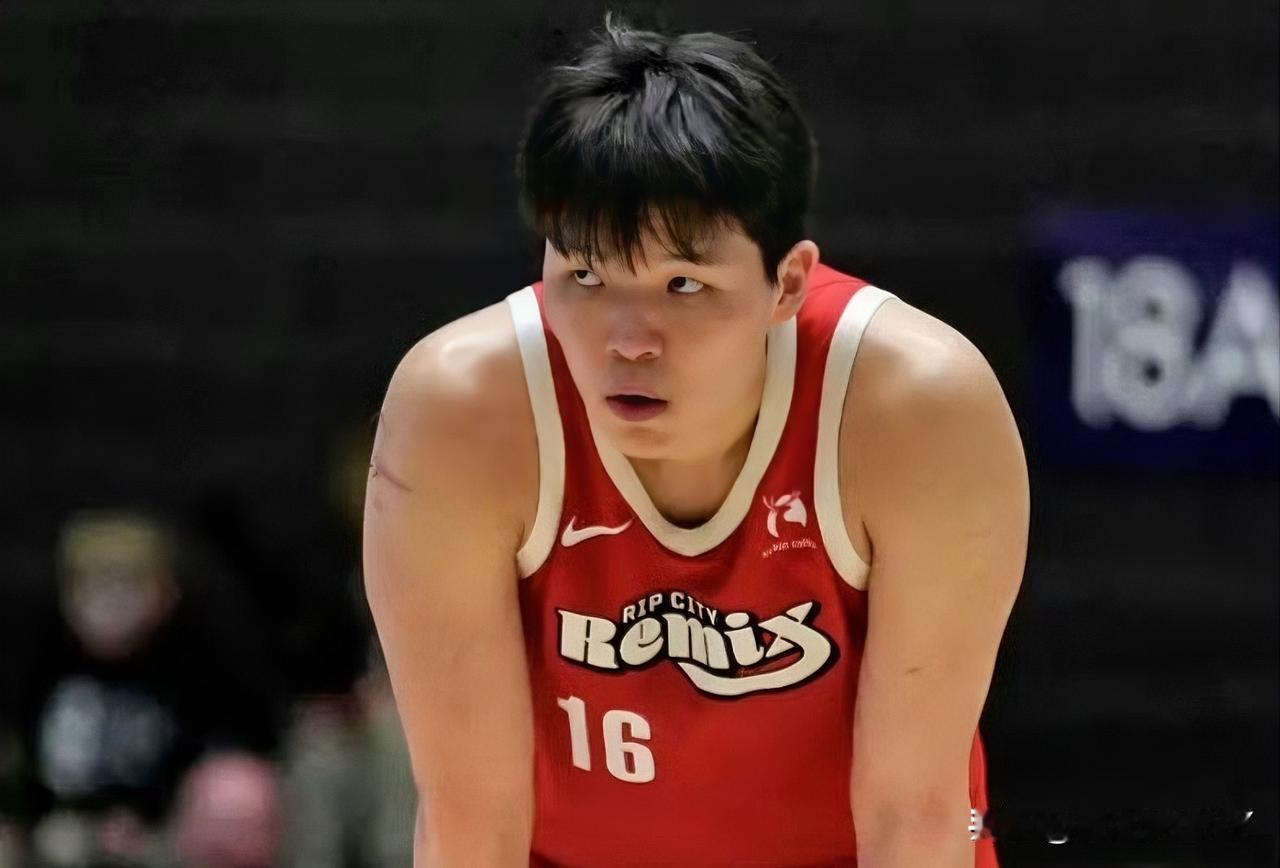 杨瀚森失误多，我忍了，杨瀚森犯规多，我也忍了，但我真的忍不了，他打了31分钟