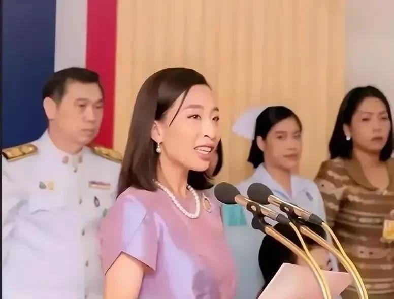 泰国的帕查拉公主现在醒来没有？她已经昏迷两年多了吧。她的外婆前段时间病故了，活