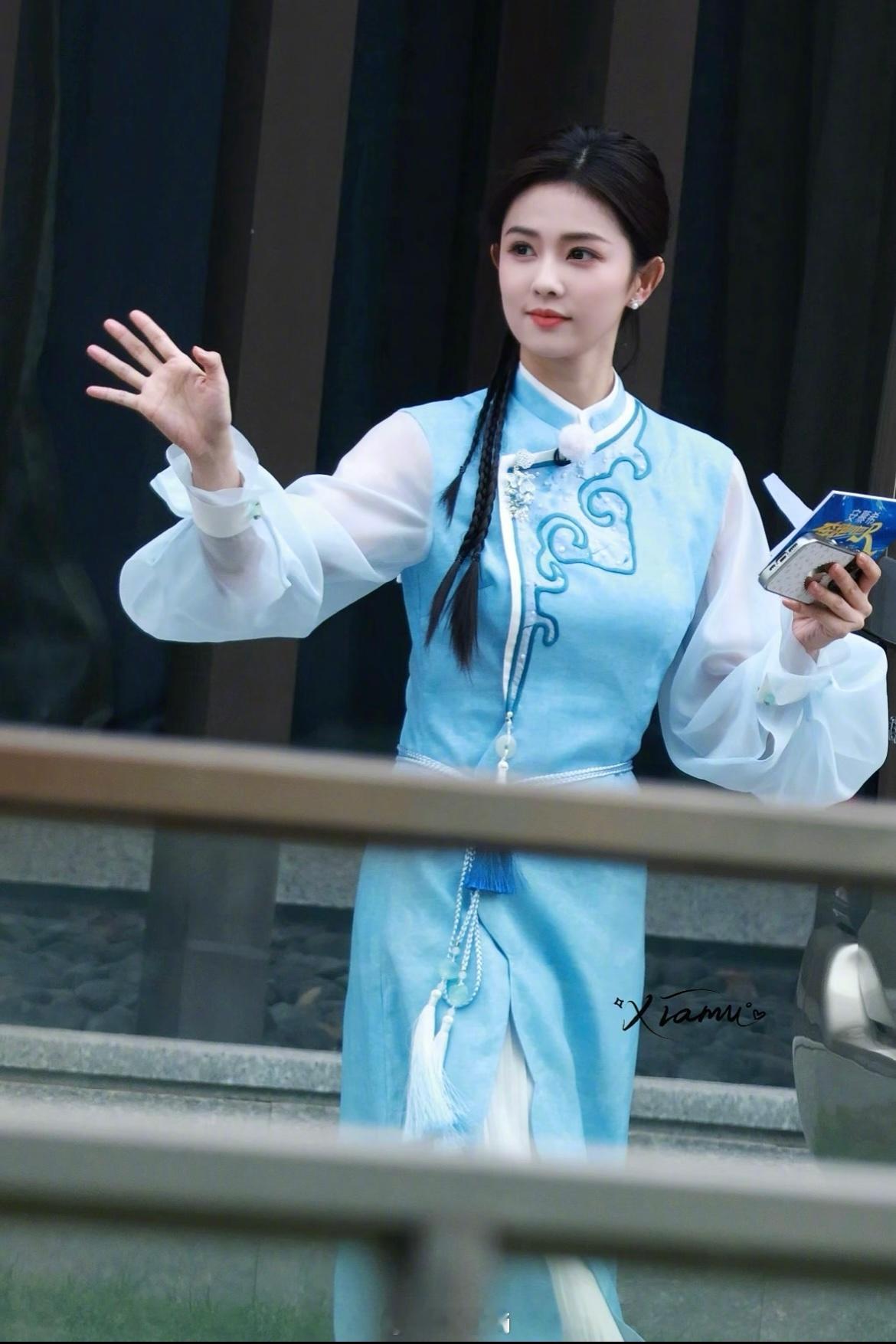白梦妍这套真美到我了！蓝色好清爽🤩今天是民国风小鹿白鹿水蓝色look​​​