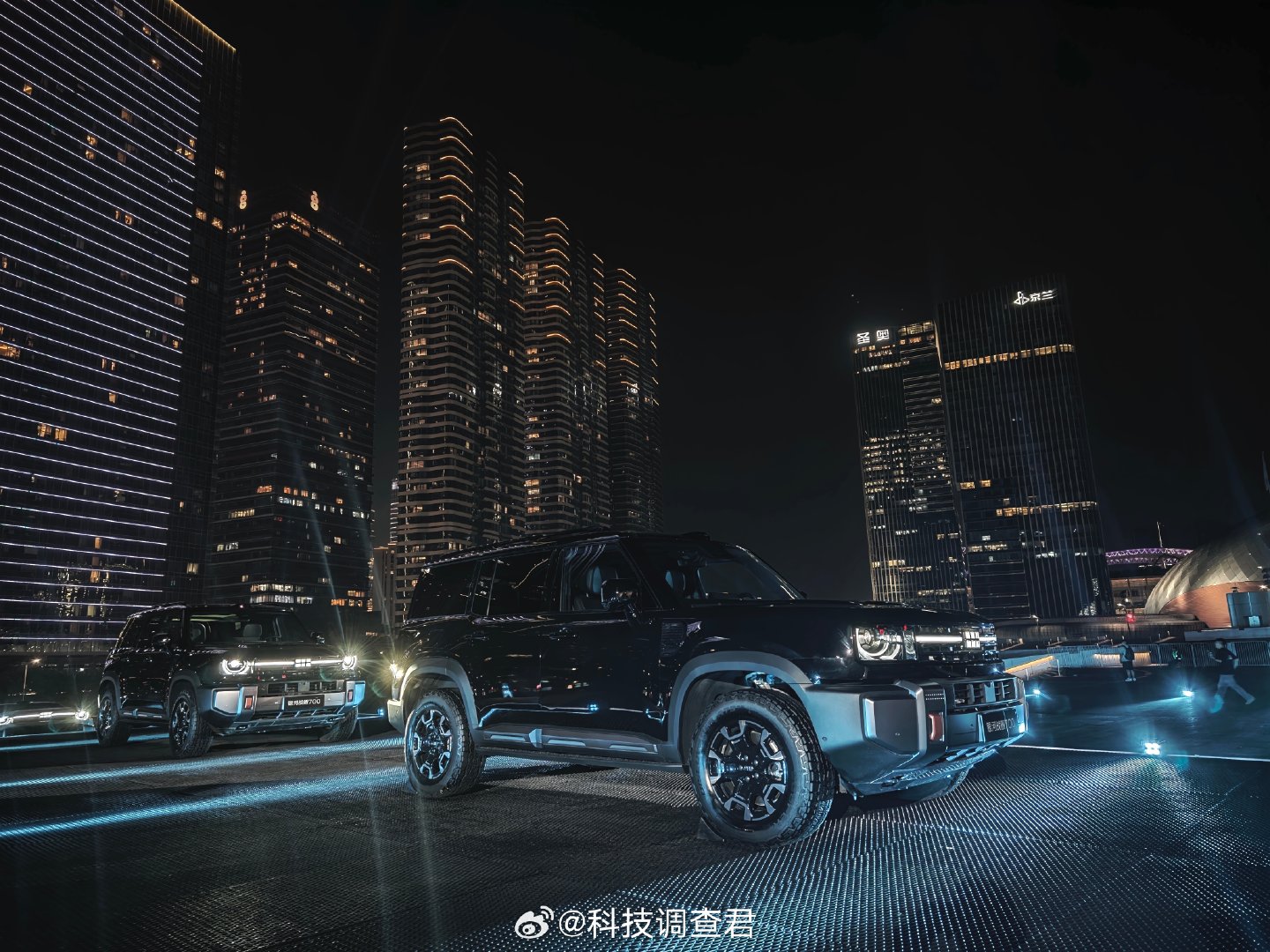 今天来看银河战舰700上市看到了我选的黑色款太帅了相信我的眼光没错等价格等交车～#谢霆锋同款银河战舰