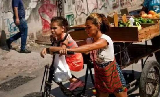 古巴的问题真怪不了别人，俄罗斯没有制裁古巴，并且俄罗斯是粮食和化肥出口大国。但是