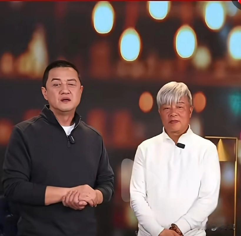这个郭老板确实不是一般人，不光请来李亚鹏为其霞湖世家服装直播宣传，还把彪哥也请来