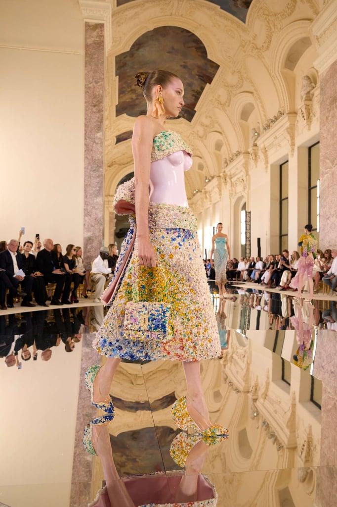 Schiaparelli2026秋冬高定系列，这次的颜色不是涂上去的，是"长"