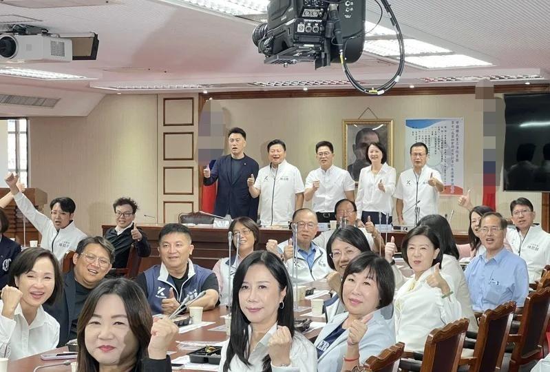 国民党党团人事调整，罗智强接替王鸿薇担任立院书记长，林沛祥担任首副！今天国民党