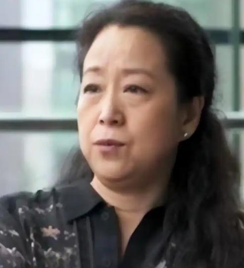 真稀奇！张国立和前妻罗秀春离婚几十年，一纸三十余年未改的离婚约定，让如今67