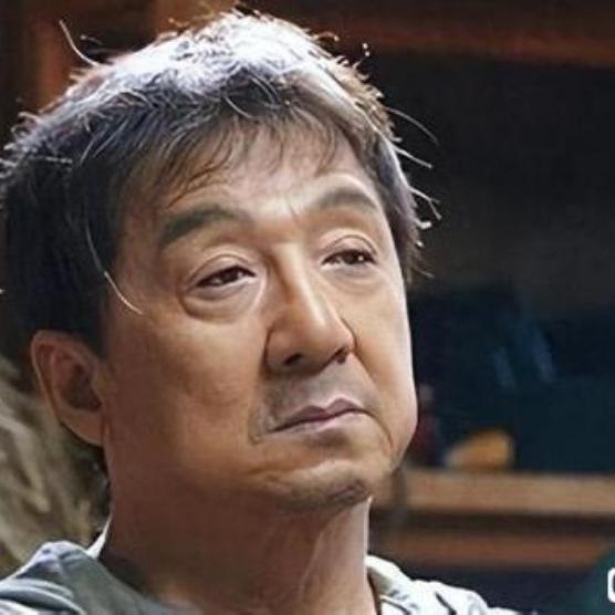 成龙哽咽悔悟：我赚了全世界，却弄丢俩孩子71岁成龙受访红了眼：我有250亿票