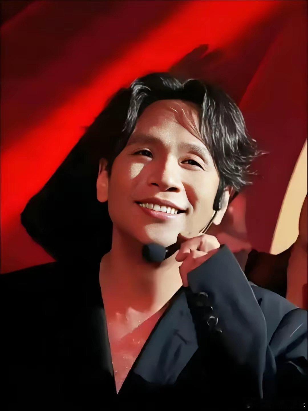 宋小宝在节目承认自己动了600多刀，是用了600多根头发种上眉毛显得年轻了，但是