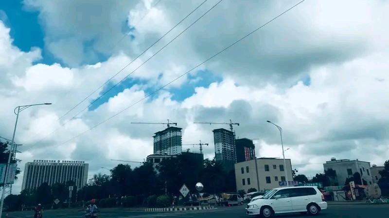 《易经》中强调“君子以恐惧修省”，又言“履霜坚冰至”。这告诉我们，事物的变化往往