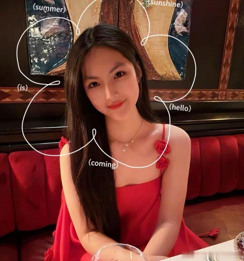 王诗龄越来越漂亮了，颜值跟妈妈年轻时一样高，果然是女大十八变​​​