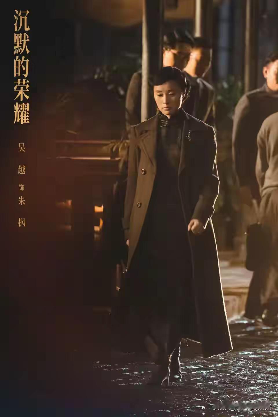 国庆档的夜色还没散，央视八套的《沉默的荣耀》就炸了。不是因为演员多帅，也不是因为