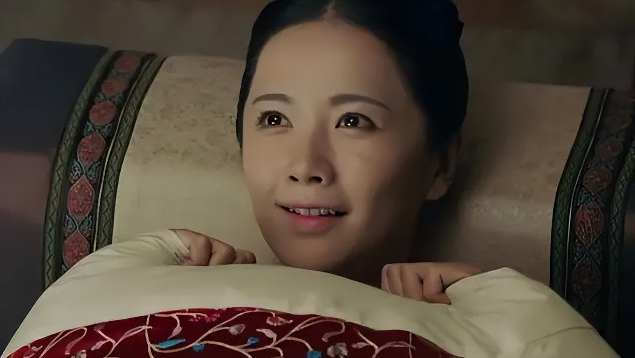 一天夜里，乾隆从西宫妃子的寝殿出来，又想去宠幸东宫的妃子。他趁着守宫门的人不注