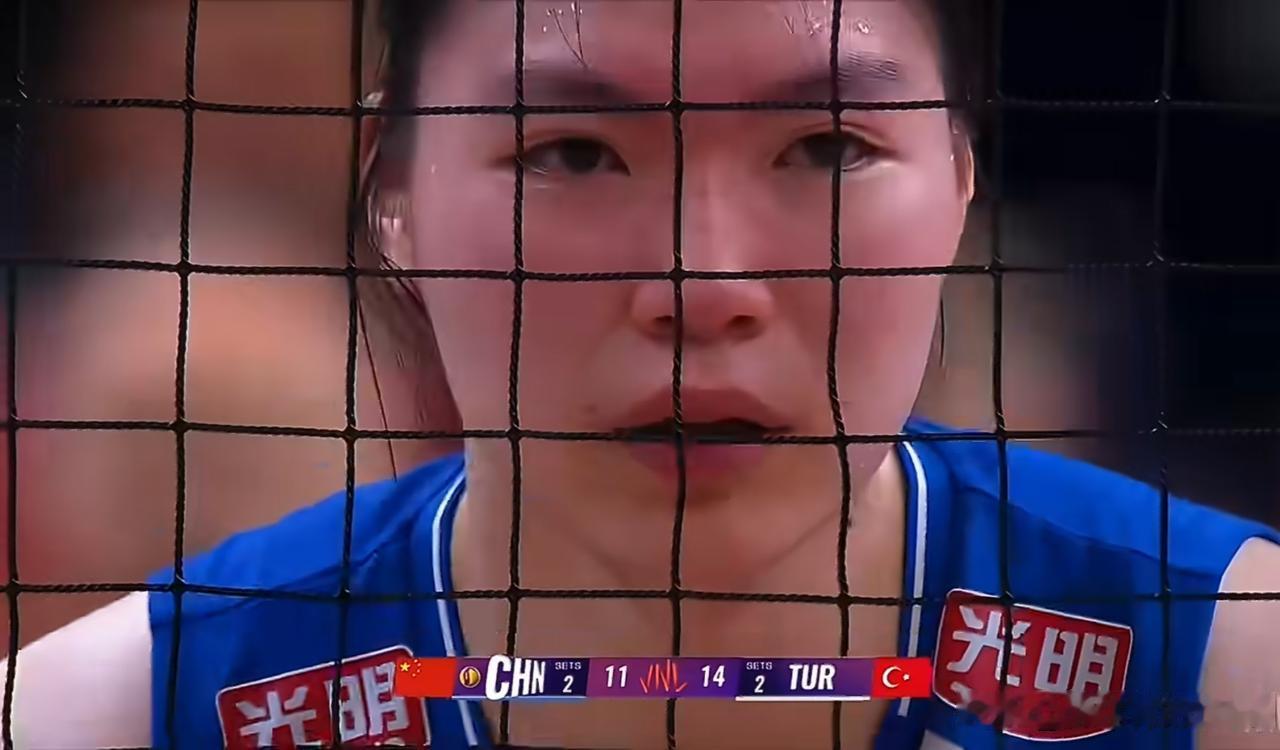 张籽萱，哭吧！哭吧！哭没有什么不好，原来张籽萱以为比赛结束了，没有绷住！哭是有责