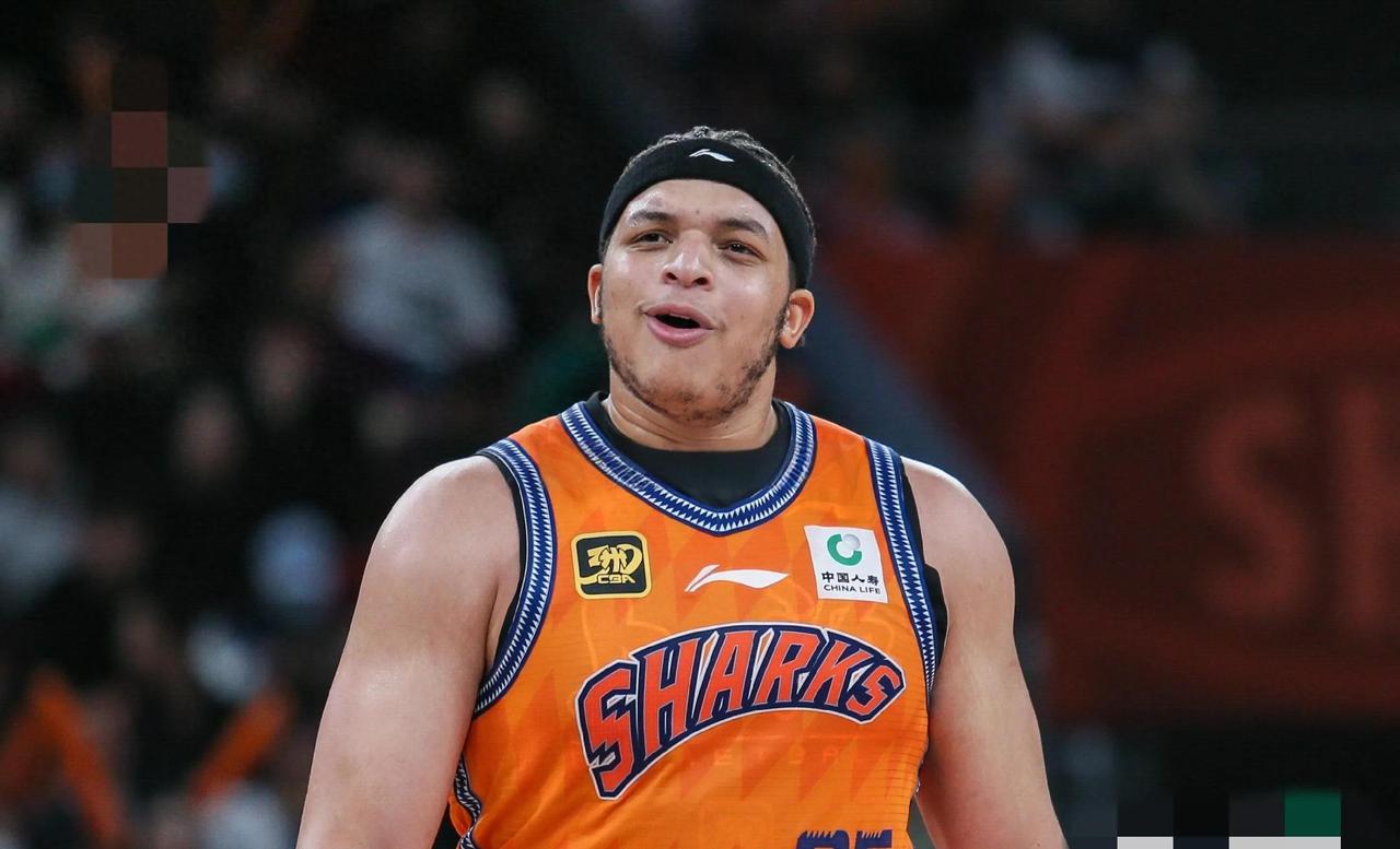 洛夫顿认错道歉！据上海媒体人透露：因为在球场上顶嘴卢伟一事，在冷静后进行反思时