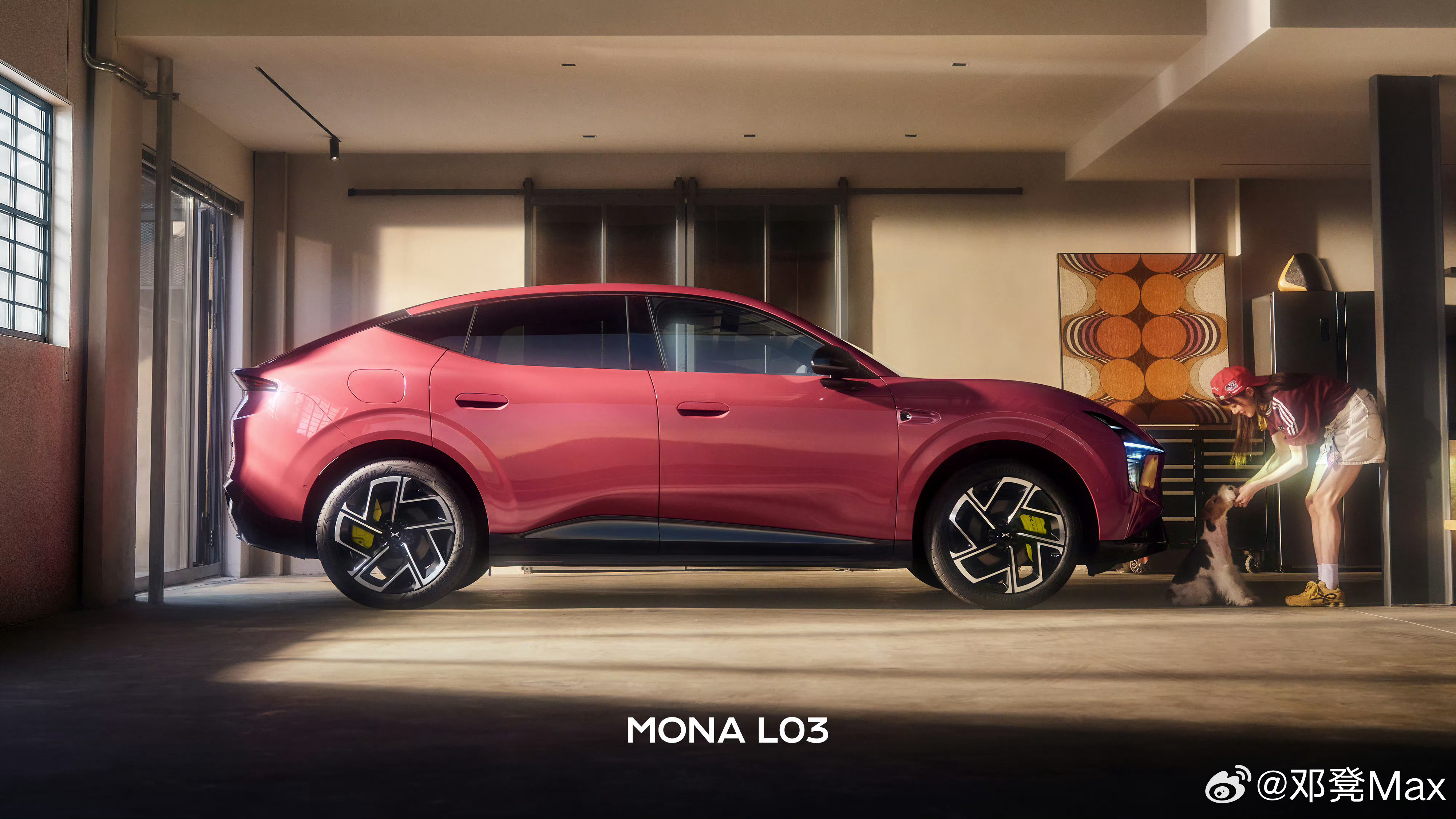 小鹏MONAL03，这是小鹏第一款外观能看的SUV。但是何小鹏称MONA首款