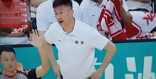 杜峰还真有意思，今年杜峰点子还真有点被，今晚杜峰带领广东男篮在四国精英邀请赛上，