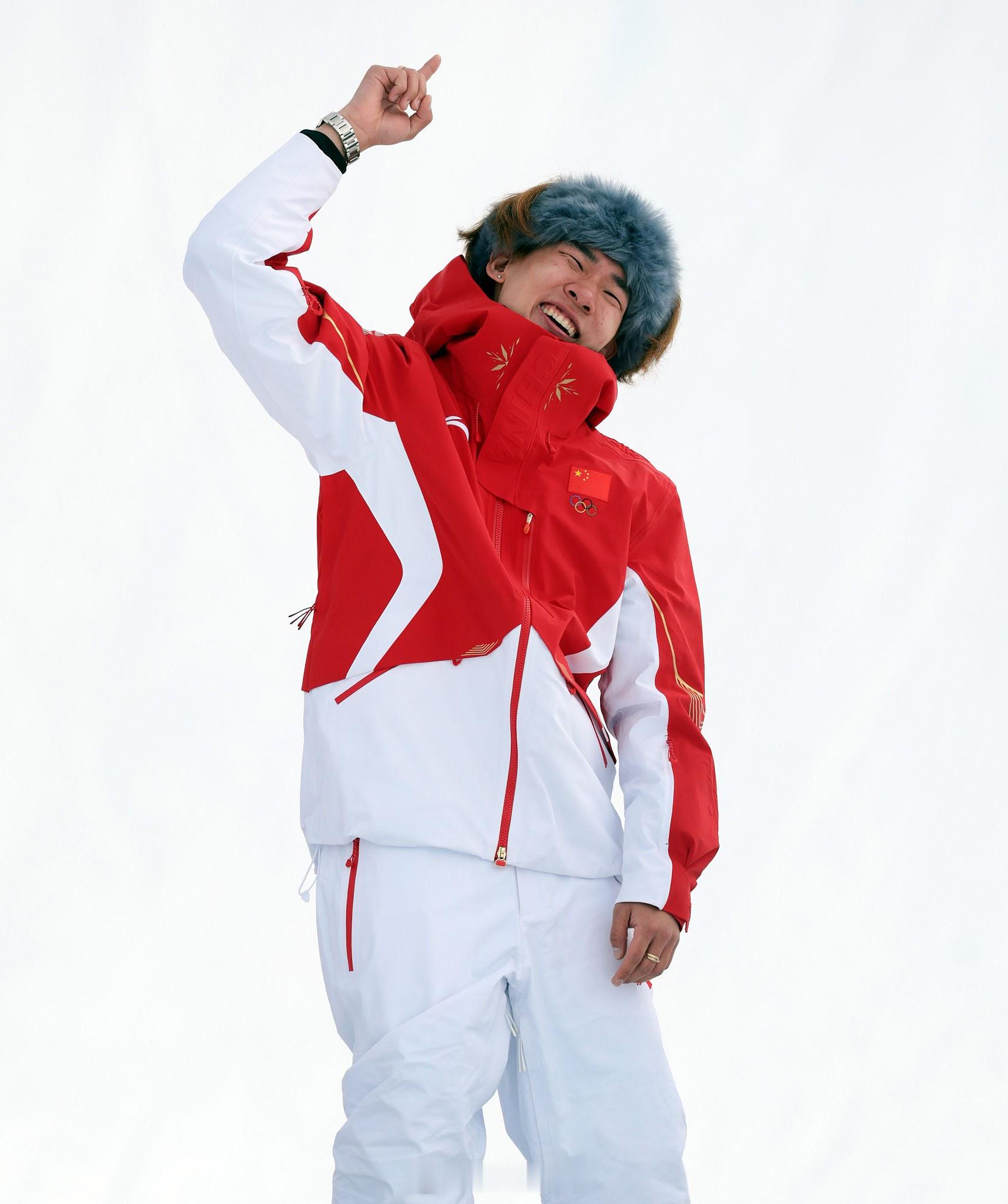 中国队赢了就是牛四年前北京，苏翊鸣距离单板坡面障碍金牌只差一步。这四年，他从未