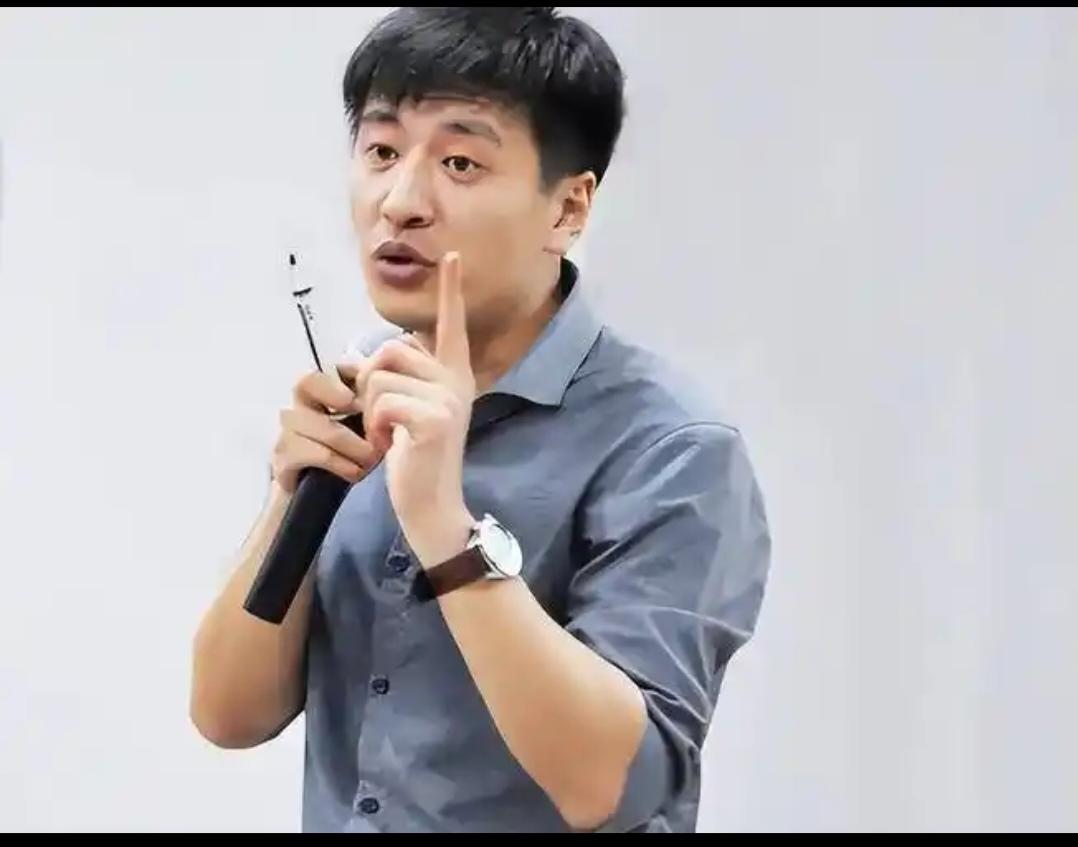 雪峰老师，"人生真好玩，下辈子还来"，再也看不到，你侃侃而谈的样子了[惊恐][石