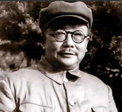 1949年，李克农走进毛主席房间，看见一物后，瞬间脸色大变，扭身冲向寺庙，要不是
